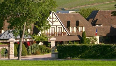 Hostellerie La Briqueterie Epernay Champagne gourmet-seikkailu helikopterilla