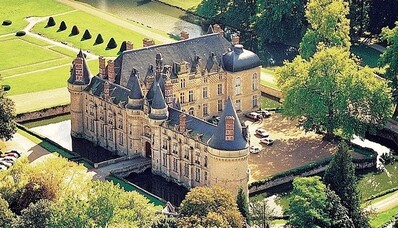 Vuokraa helikopteri Château D’Esclimont’n ja Tour de Paris -kilpailun ylilennolle