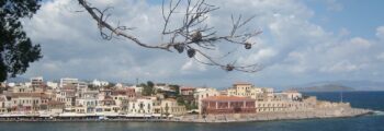 Héraklion Nikos Kazantzakis : ville côtière traditionnelle, mer bleu.
