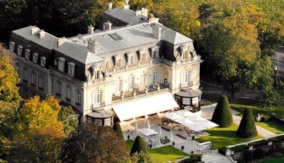 Vuokraa helikopteri lentää Les Crayères (Reims Champagne)