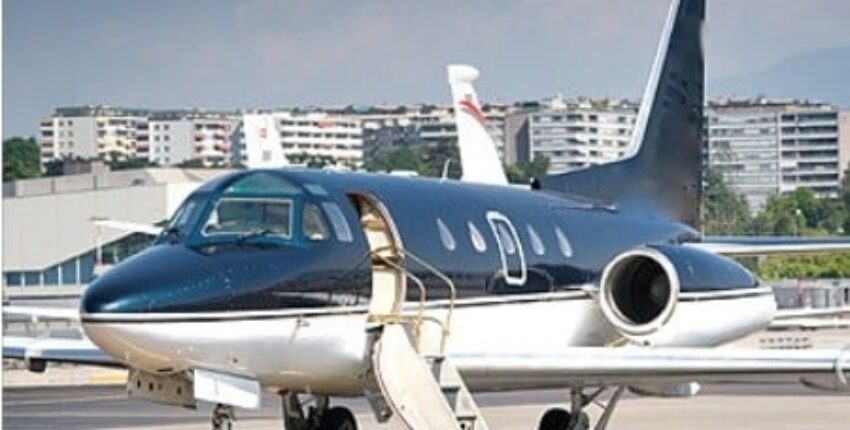 Location de jet privé : SABRELINER 65 sur la piste.