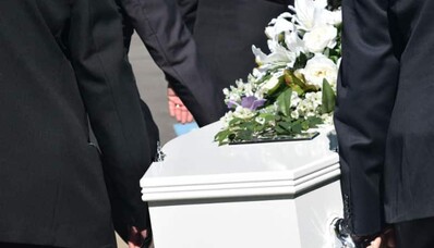 Miten arkun kotiuttaminen lentokoneella järjestetään?