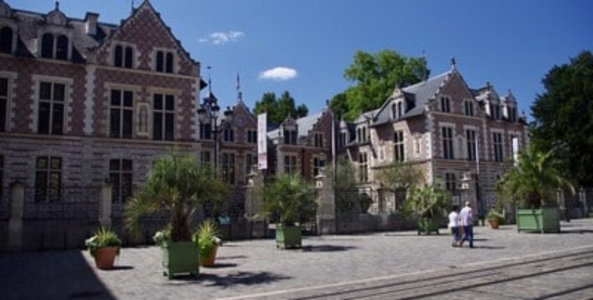 Orléans Saint-Denis-de-l'Hôtel : yksityisen suihkukoneen vuokraus 