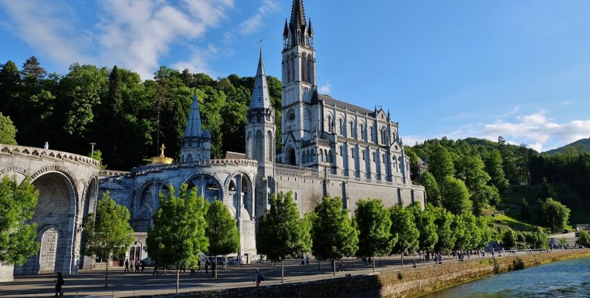 Tarbes Lourdes Pyreneet : yksityisen suihkukoneen vuokraus 