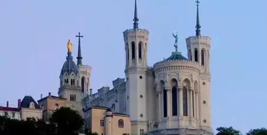Pariisi - Lyon : yksityisen suihkukoneen vuokraus 