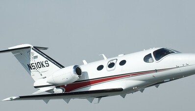 Citation Jet Mustang tai Embraer Phenom 100 – Miten valita?