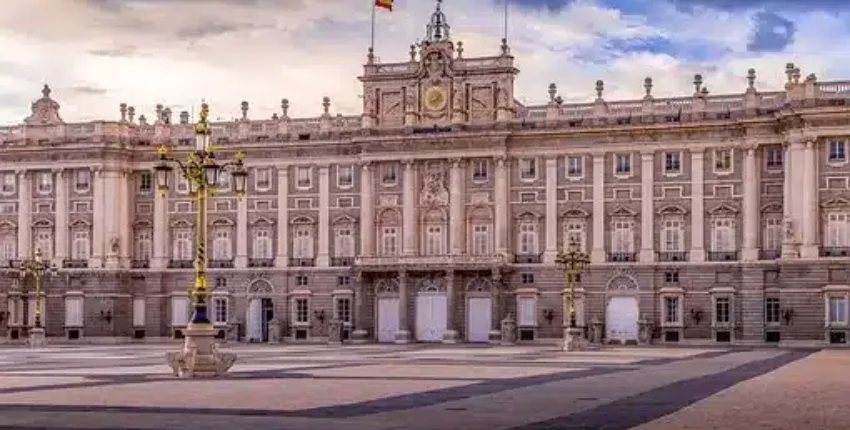 Luxemburg - Madrid: yksityisen suihkukoneen vuokraus 