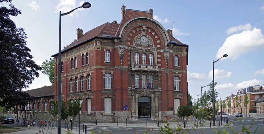 Vuokraa yksityinen suihkukone Valenciennes-Denain lentokenttä