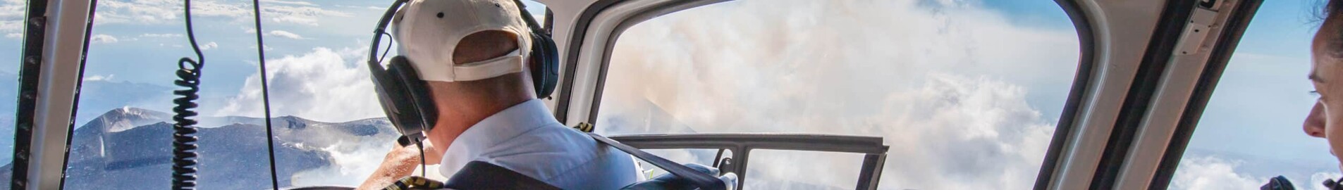 Lennä Etna-vuoren yllä yksityisellä helikopterilla: eksklusiivinen kierros tulivuorelle ainutlaatuisesta näkökulmasta.