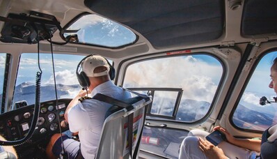 Lennä Etna-vuoren yllä yksityisellä helikopterilla: eksklusiivinen kierros tulivuorelle ainutlaatuisesta näkökulmasta.