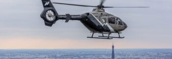 Vol en hélicoptère au-dessus de Paris