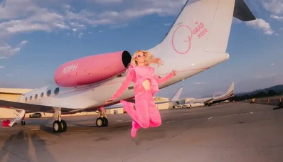 Sliv Air: Paris Hilton allekirjoittaa Gulfstream omassa kuvassaan